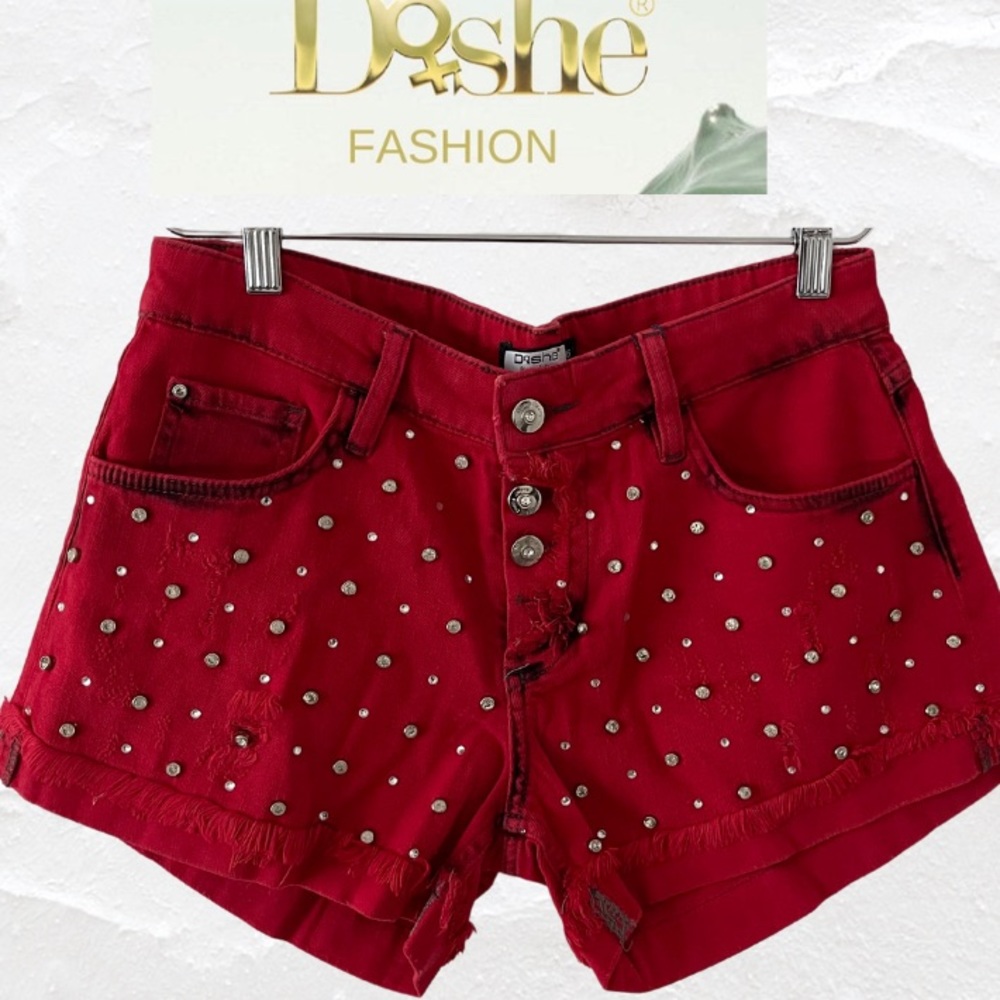 Dishe Red washed shorts 92%cotton 6%pbt 2%elasthan offer a comfortable fit